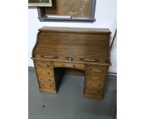 Antique light oak roll top knee hole desk. Comes with key. 
