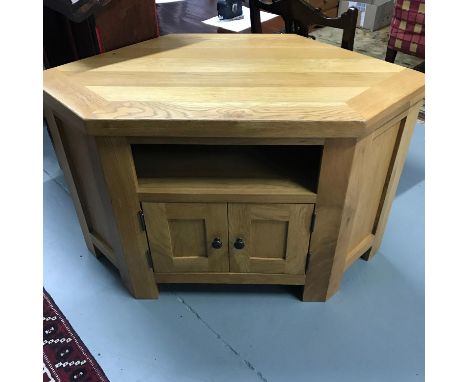 A Solid light oak contemporary TV Cabinet, Measures 65x102x55cm 