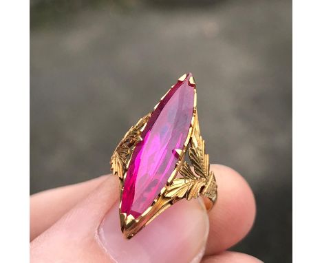 A Beautiful 22ct gold ladies ring set with a possible Large Ruby or Pink Sapphire. Stamped with a Chinese/ Japanese seal to i