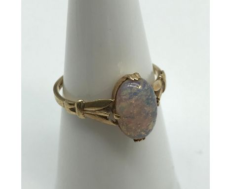 A Ladies 9ct gold and large opal stone setting. Ring size M, Weighs 1.73grams 