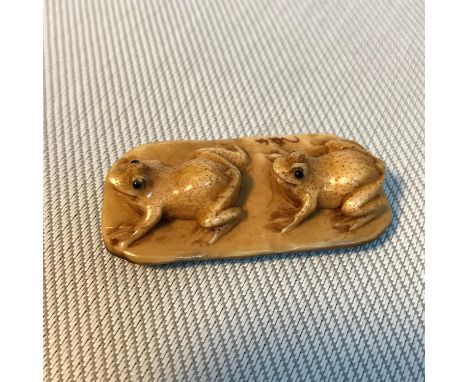 A Japanese Meiji period netsuke double frog hand carved figure, Designed with black bead eyes and signed by the artist. Measu