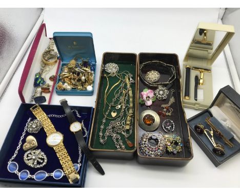 A Large collection of costume jewellery which includes Masonic Cuff link and tie pin set, Various vintage brooches and variou