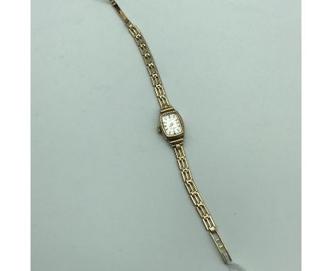 Old Vintage ladies 9ct gold case and strap Jaquet Droz 17 Jewels wrist watch. In a working condition. Weighs 13.04grams 
