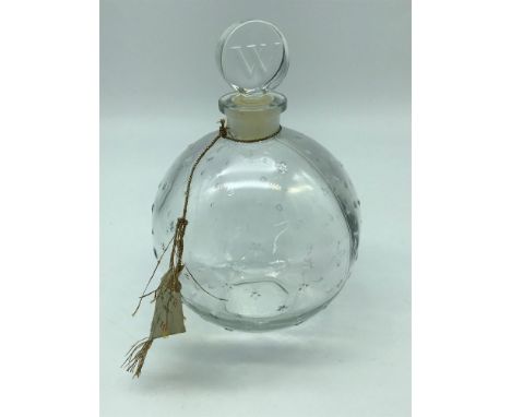 Vintage Lalique perfume bottle for "Je Reviens" Worth Eau de toilette. Measures 13.5cm in height 