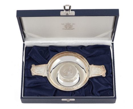 A silver twin handled quaich shaped dish, the centre with the conjoined portraits of Queen Elizabeth I and Queen Elizabeth II