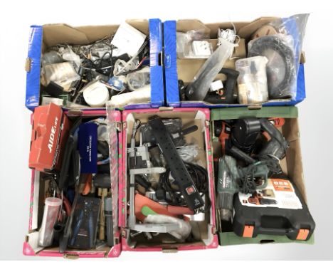 A large quantity of tools and hardware, power tools, extension lead, fittings etc (one pallet) 