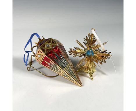 Handcrafted pair of ornaments featuring the Royale Ashbourne Cone with an elongated shape and the Gold Snowflake with a brigh