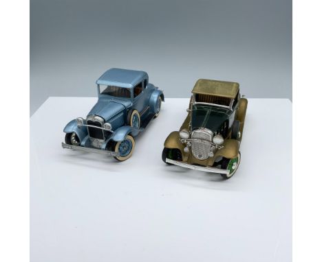 Splendid duo of vehicles that includes a light blue coupe and an emerald green convertible. Hubley backstamp. Issued: c. 1930