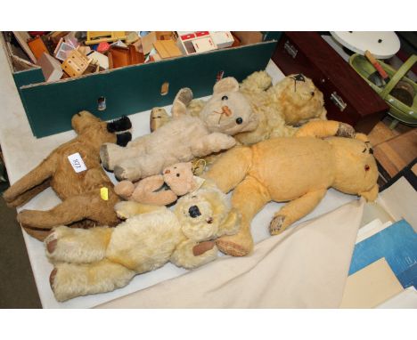 A collection of various vintage teddy bears to include Merrythought