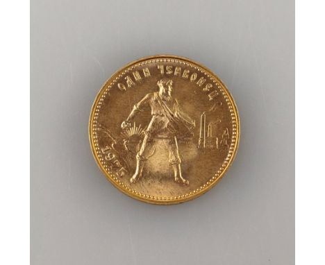 Goldmünze Tscherwonez (10 Rubel) - Sowjetunion 1975, Avers: Bauer, Revers: Sichel und Hammer im Ährenkranz, 900/000 Gold, Dm.