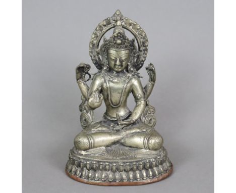 Figur der Prajnaparamita - Tibet / Nepal, silbriges Metall, die Gottheit der transzendentalen Weisheit sitzt in padmasana auf