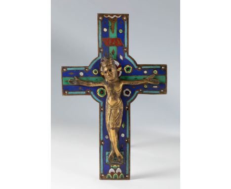 Romanesque Christ. Limoges workshops, 13th century.In gilded copper and champlevé enamel.Measurements: 23 x 14.5 cm (cross); 