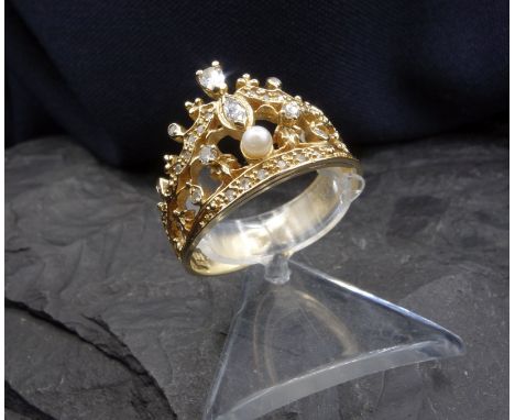 ZARENKRONENRING - 585er Gelbgold (6 g), Zarenkronenring nach dem Originalentwurf von Fabergé, besetzt mit 26 Diamanten und ei