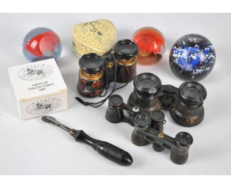 A small collectors' lot comprising two pairs of field glasses, one with engine turned tortoiseshell coloured enamel detail, t