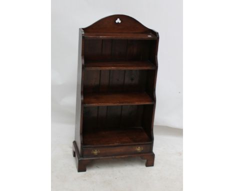 A George III style oak free standing bookcase of small proportions on ogee bracket feet, width 60cm.