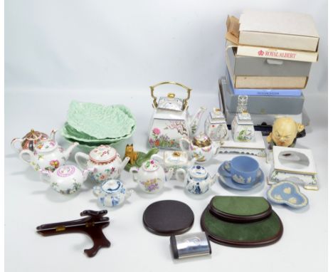 A small group of ceramics to include a collection of 'famous teapots' to include Worcester, Kangxi, Tournay, Kyoto and Bow, a