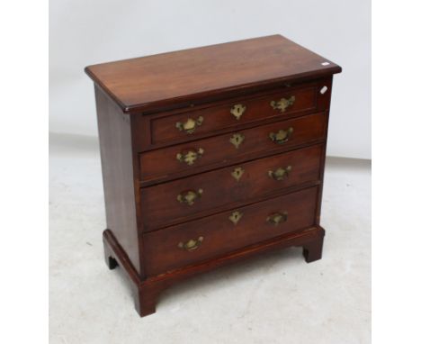 A small George III style mahogany chest of drawers with brushing slide above four graduated long drawers to bracket feet, wid