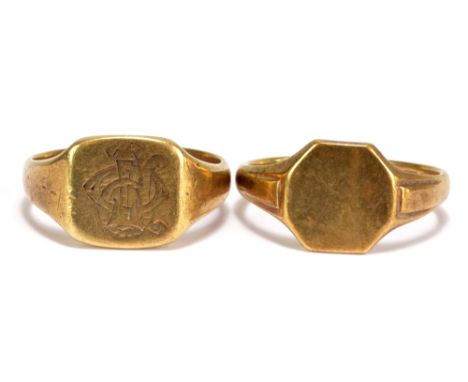 Two 9ct yellow gold gentleman's signet rings, sizes R & S1/2, one with initialled platform, combined approx 9.5g (2).