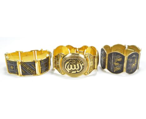 A Japanese Komai decorated 24ct gold inlaid sectional bracelet decorated with architectural landscapes and floral sprays, wit