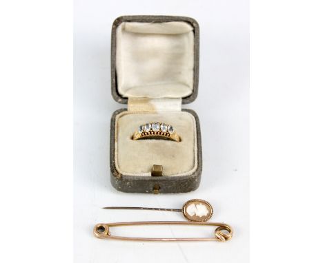 A 15ct yellow gold ring set with five graduated clear stones, Chester 1883, size Q, a 10ct gold kilt pin and a 9ct gold oval 