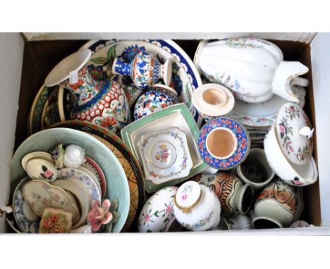 A group of ceramics to include a set of early 20th century floral decorated plates, a Wedgwood 'Hathaway Rose' pattern decora