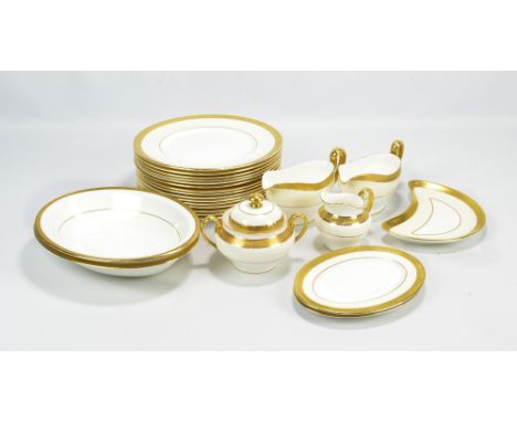 A Minton 'Buckingham' pattern decorated dinner and tea set comprising fifteen dinner plates, nineteen tea plates, thirteen si