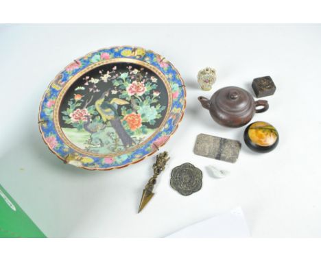 A mixed lot of Oriental items to include a Japanese charger painted in enamels with two peacocks to centre and further flora 