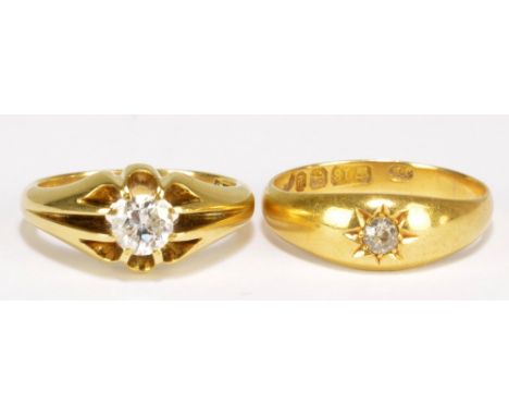 An 18ct yellow gold and diamond gentleman's signet ring, the single round cut stone in claw setting approx 0.75ct, size N and