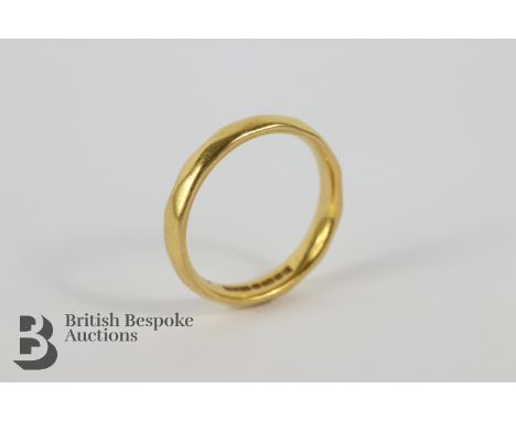 Vintage 22ct yellow gold wedding band, size M, approx 4.6 gms.