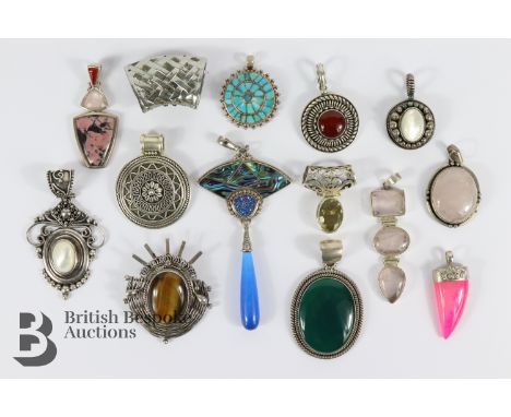 Quantity of semi-precious stone and silver pendants including Suarti including moonstone, quartz, turquoise, amethyst, agate 