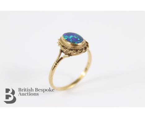 9ct gold and fire opal ring, size M, approx 1.74 gms. The opal measures 8 x 6mm, approx 1.74 gms.&nbsp;