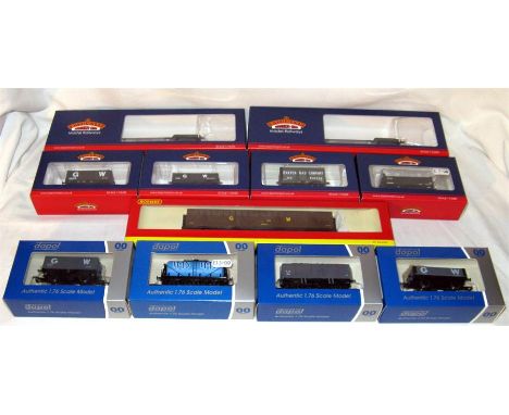 BACHMANN/DAPOL/HORNBY - 10 x GWR Freight Wagons and a Siphon G - Bachmann 33-900E x 2, 37-068/087/186 and 778B - Dapol B892 a