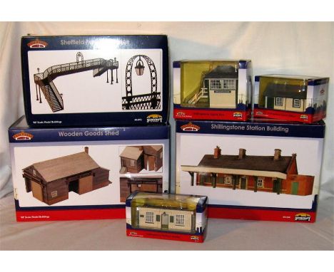 BACHMANN Scenecraft - 4 x Shillingstone items , a Goods Shed and Footbridge - 44-164 Shillingstone Station Building, 44-165 S