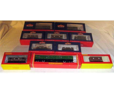 BACHMANN and HORNBY - 8 x Freight Wagons, a Passenger Luggage Van and Bogie Utility Van - Bachmann Nos 33-727C, 37-067070D/08