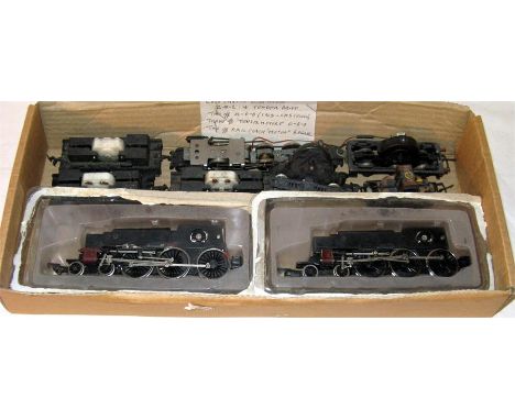 A tray containing 2 x Mainline 'Jubilee' Motorised chassis, 3 x Bachmann 0-6-0 Tender Motors, a Triang 4 wheel Motor Bogie, a