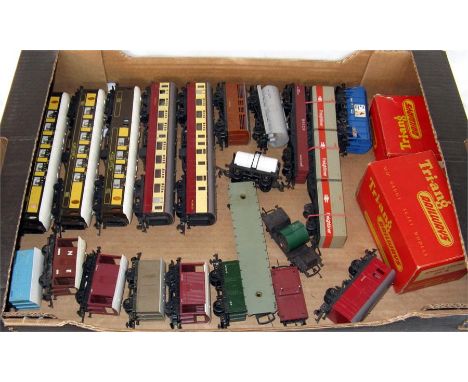 TRIANG - a tray containing 17 x Goods Wagons and 5 x Coaches - mostly Good and a R60 Ticket Office and 61 Signal cabin - both