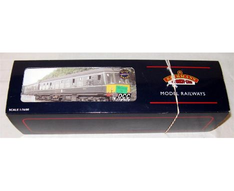 BACHMANN 32-900A BR Green Class 108 2-Car DMU with speed whiskers. Supplied DCC ready - chip now fitted (Channel 8) and set f