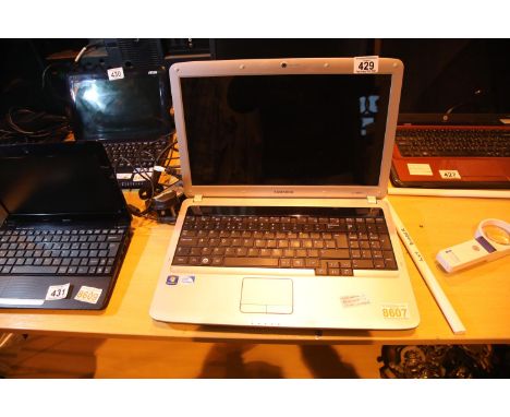 Samsung R530 laptop with charger. P&P Group 2 (£18+VAT for the first lot and £3+VAT for subsequent lots) Condition Report: Th