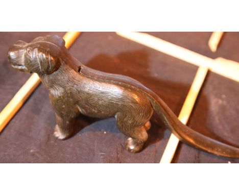 Antique cast metal dog nutcracker. P&amp;P Group 1 (£14+VAT for the first lot and £1+VAT for subsequent lots) 