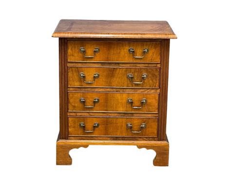 A small good quality Georgian style chest of drawers on bracket feet.  55x37x63cm 