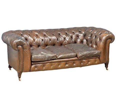 A good quality early 20th century deep button leather club sofa. Circa 1900-1920. 198cm 