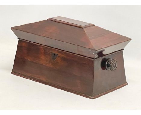 A Regency rosewood sarcophagus tea caddy. 34x19x20.5cm 