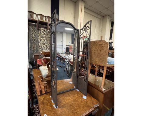 METAL GATE MIRROR