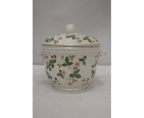 A CERAMIC WEDGWOOD 'WILD STRAWBERRY' ICE BUCKET WITH INNER LINER 