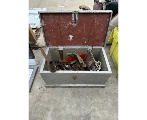 A WOODEN TOOL CHEST WITH AN ASSORTMENT OF TOOLS 