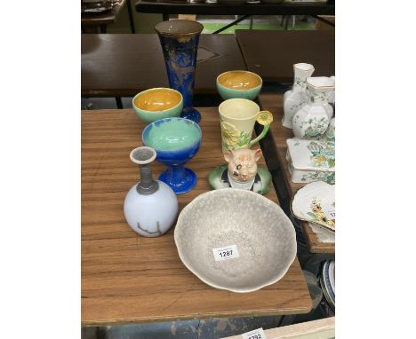 A QUANTITY OF CERAMIC ITEMS TO INCLUDE A CARLTONWARE MUG, VASE, GOBLET ETC 