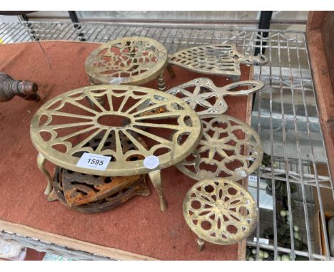 AN ASSORTMENT OF VINTAGE BRASS AND CAST IRON TRIVET STANDS 