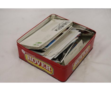 A QUANTITY OF FIRST DAY ISSUES AND VINTAGE POSTCARDS 