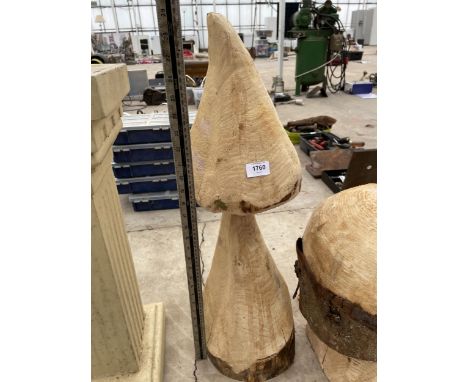 A TOADSTOOL CHAINSAW CARVING (H:75CM) 