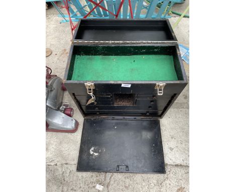 A VINTAGE METAL ENGINEERS CHEST WITH NINE INTERNAL DRAWERS, A TOP STORAGE SECTION AND KEY 